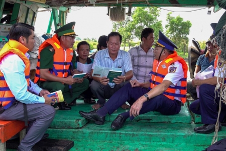 Tăng cường tuyên truyền chống khai thác IUU: Mã QR trở thành "Sổ tay điện tử" của ngư dân