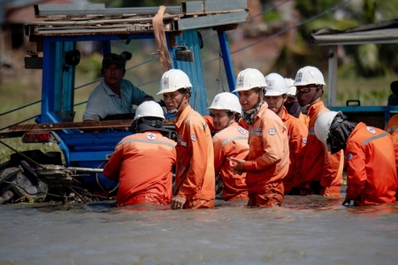 EVNCPC cấp điện trở lại cho hơn 99% khách hàng sau bão số 13
