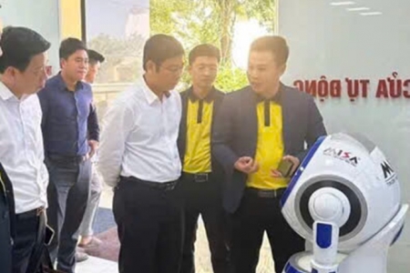 Hưng Yên đưa robot AI thông minh vào phục vụ hành chính công