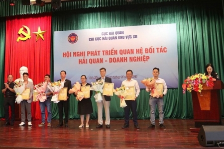 Hải quan khu vực XII: 17 doanh nghiệp ký kết biên bản ghi nhớ, tuân thủ pháp luật hải quan