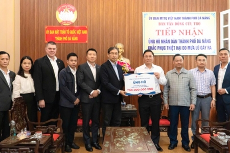 Ủy ban MTTQ Việt Nam TP. Đà Nẵng tiếp nhận 700 triệu đồng hỗ trợ đồng bào bị lũ lụt