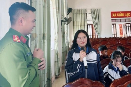 Công an xã Cẩm Lạc tuyên truyền, giáo dục pháp luật cho thanh niên ngay từ cơ sở