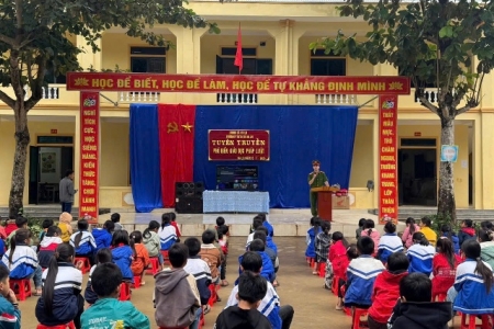 Nghệ An: Tăng cường giáo dục pháp luật, nâng cao ý thức cho học sinh vùng cao