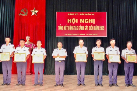Hải đoàn 42 hoàn thành xuất sắc nhiệm vụ năm 2025