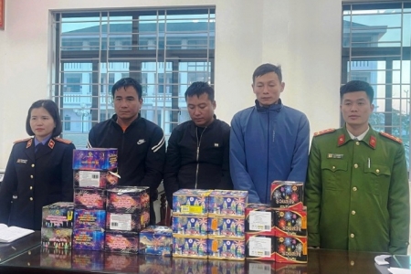 Nghệ An: Bắt giữ 3 đối tượng tàng trữ gần 35 kg pháo nổ dịp cận Tết