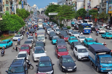Hà Nội yêu cầu 100% taxi đầu tư mới phải dùng năng lượng xanh từ 1/7/2026