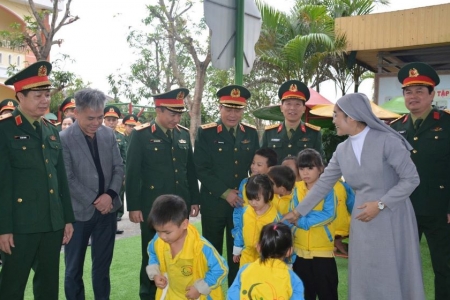 Phó Chủ nhiệm Tổng cục Chính trị tham quan mô hình “Dân vận khéo” tại Hà Tĩnh