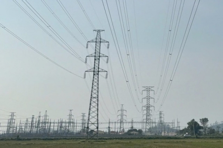 Đóng điện thành công đường dây 220kV Đô Lương - Nam Cấm, vượt tiến độ hơn 1 tháng