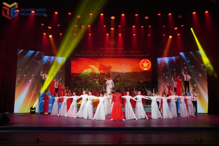 Đội thi Đặc khu Vân Đồn giành Nhất toàn đoàn Liên hoan Tiếng hát khu dân cư tỉnh Quảng Ninh năm 2025