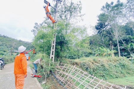Thắp sáng đường quê góp phần bảo đảm an ninh trật tự và xây dựng nông thôn mới
