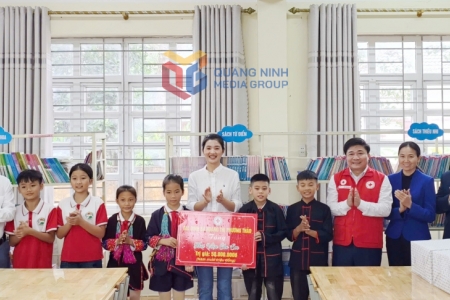 Quảng Ninh: Trao tặng Thư viện cho em tại điểm trường xã Quảng Đức