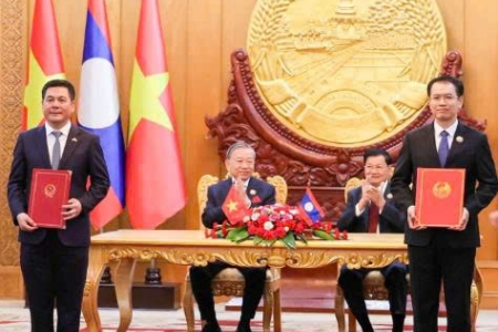 Bộ Công Thương hai nước Việt Nam, Lào trao Biên bản ghi nhớ về phát triển chuỗi liên kết công nghiệp