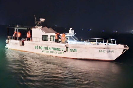 Quảng Trị: Cứu thành công 2 ngư dân bị chìm thuyền trong lúc đánh bắt hải sản
