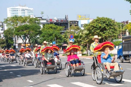 Đà Nẵng chuẩn hoá dịch vụ kỹ năng giao tiếp tiếng Hàn Quốc cho đội xích lô du lịch