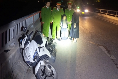 Công an Hải Phòng kịp thời ngăn chặn 2 người nhảy cầu tự tử