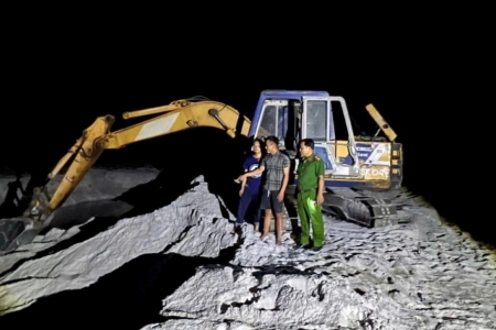 Quảng Trị: Liên tiếp bắt giữ và khởi tố đối tượng khai thác cát trái phép