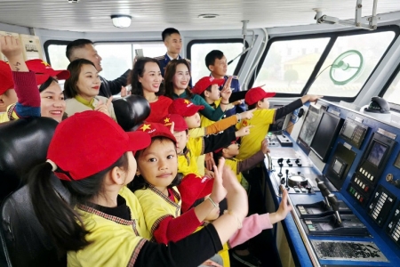 Đoàn Cơ sở Hải đội 102 tổ chức hoạt động trải nghiệm, giáo dục truyền thống cho học sinh