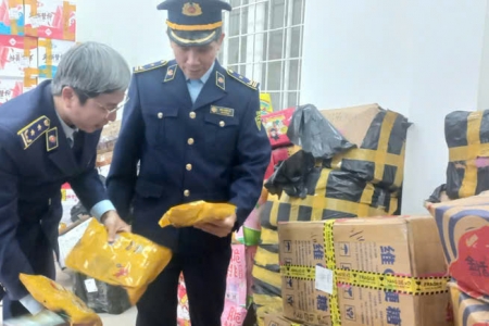 Quản lý thị trường TP Huế xử phạt hơn 1,2 tỷ đồng, tịch thu hàng lậu trị giá trên 3 tỷ trong năm 2025