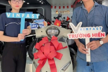 Chia tay xe máy xăng cũ để rước VinFast Feliz, chủ xe “nhân đôi niềm vui”