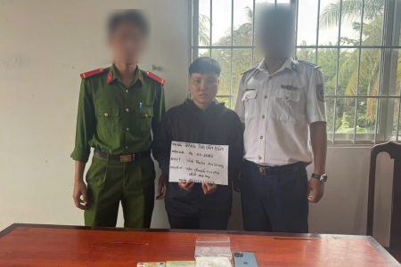 Vùng Cảnh sát biển 4 bắt giữ đối tượng vận chuyển trái phép hơn 100 gam ma túy