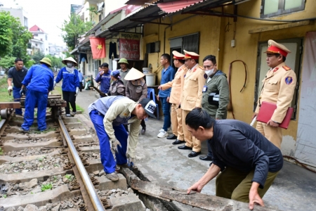Hải Phòng: Ra quân đảm bảo an toàn hành lang giao thông đường sắt