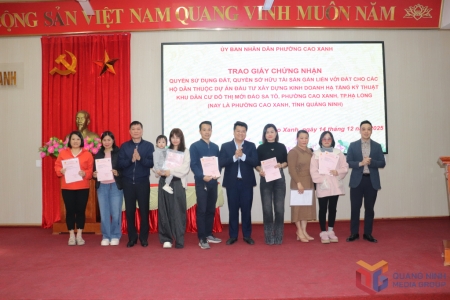 Quảng Ninh: Trao Giấy chứng nhận quyền sử dụng đất cho 65 hộ dân Khu dân cư đô thị mới đảo Sa Tô