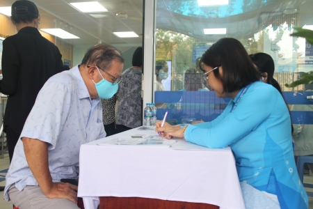 TP. HCM yêu cầu không thu thêm phí khi vận động tham gia BHYT, BHXH