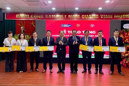 EVNNPC có 9 kỹ sư được trao chứng chỉ kỹ sư chuyên nghiệp ASEAN năm 2025