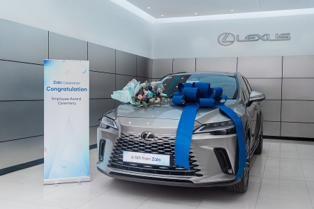 Một công ty thưởng xe Lexus cuối năm cho nhân viên