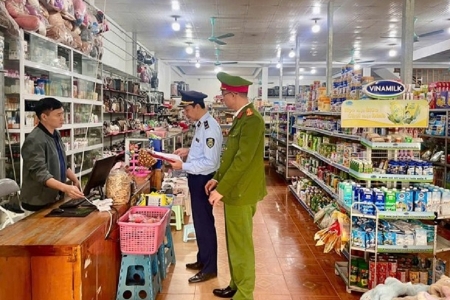 Tuyên Quang: Thu giữ hơn 300 sản phẩm mỹ phẩm không nguồn gốc trong đợt cao điểm kiểm soát thị trường Tết