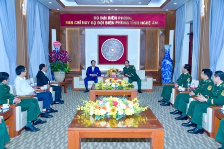 Chủ tịch UBND tỉnh Nghệ An thăm, chúc mừng Bộ đội Biên phòng nhân Ngày thành lập Quân đội Nhân dân Việt Nam