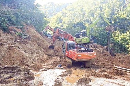 Thanh Hóa công bố tình huống khẩn cấp và ban hành lệnh xây dựng công trình hạ tầng giao thông sau mưa bão