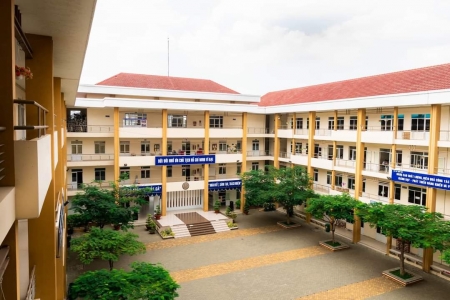 Phổ thông trong đại học công lập: Khi quỹ đất và vai trò cốt lõi bị kéo lệch