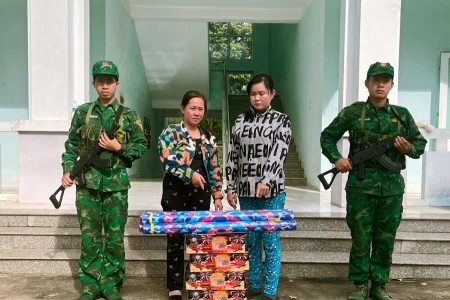 Bộ đội Biên phòng Tây Ninh: Bắt giữ 2 đối tượng vận chuyển pháo hoa nổ trái phép