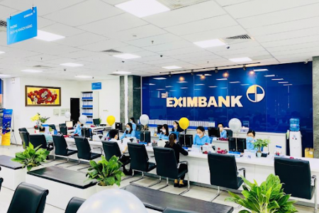 Eximbank áp dụng biểu phí mới từ đầu 2026, mức cao nhất lên tới 300.000 đồng