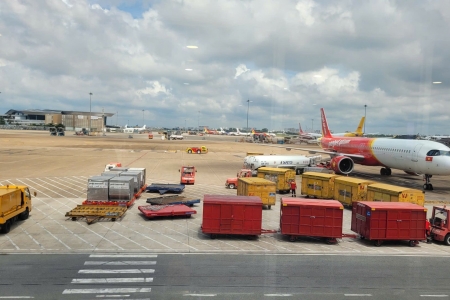 Phân luồng giao thông ra – vào nhà ga Tân Sơn Nhất dịp Tết