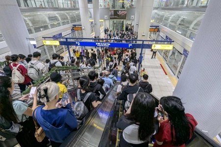 Người dân và du khách TP. HCM được đi xe buýt và tàu điện metro miễn phí trong ngày 1/1/2026