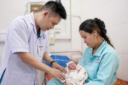 Quảng Trị: Cứu sống bé gái sơ sinh bị dị tật bẩm sinh hiếm gặp