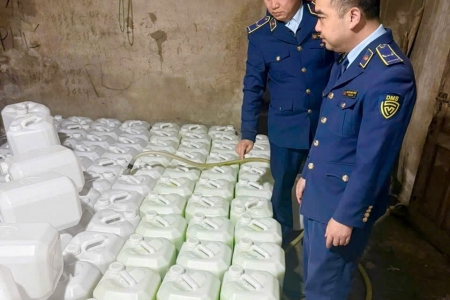 Lào Cai: Thu giữ 880 lít rượu hương cốm không rõ nguồn gốc, xuất xứ