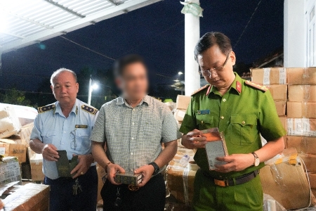 Cần Thơ: Triệt phá xưởng sản xuất nước hoa giả các thương hiệu nổi tiếng quy mô lớn