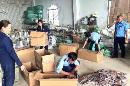 Gia Lai tạm giữ 1.800 sản phẩm đồ chơi trẻ em và đồ gia dụng nhập trái phép