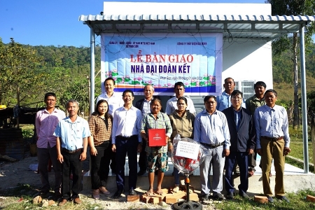 Lâm Đồng: Công ty Thủy điện Đại Ninh chung tay xây dựng 8 nhà Đại đoàn kết