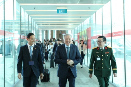 Phó Thủ tướng Thường trực Chính phủ Nguyễn Hòa Bình tới Singapore