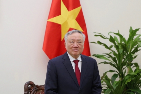 Phó Thủ tướng Thường trực Nguyễn Hòa Bình lên đường thăm làm việc tại Singapore