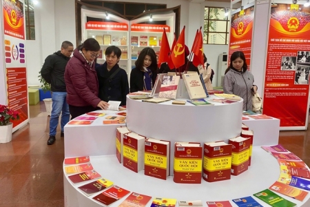 Tổ chức Triển lãm tư liệu chào mừng thành công Đại hội đại biểu toàn quốc lần thứ XIV của Đảng