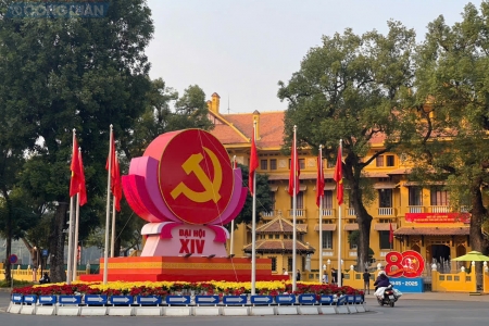 Hà Nội rực rỡ cờ hoa chào mừng Đại hội đại biểu toàn quốc lần thứ XIV của Đảng
