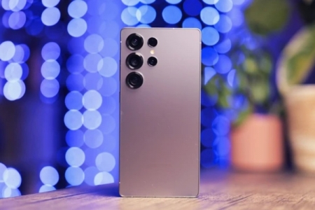 Thị trường smartphone 2025: iPhone 17 dẫn dắt, Android cao cấp bứt tốc toàn diện