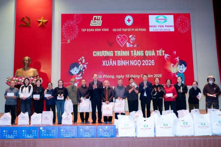 Tập đoàn Đỉnh Vàng và Nhựa Thiếu niên Tiền Phong trao tặng quà Tết cho người dân có hoàn cảnh khó khăn