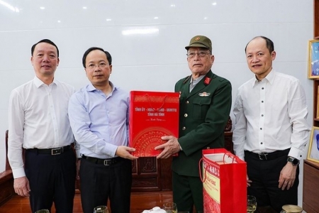 Hà Tĩnh tặng quà Tết cho hơn 78.500 người có công