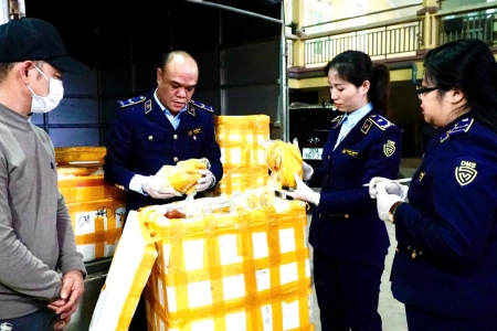 Thái Nguyên: Phát hiện, tiêu hủy thực phẩm không rõ nguồn gốc dịp giáp Tết